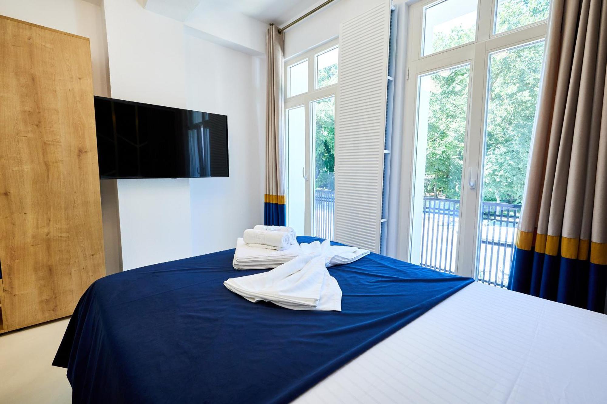 Carol Park View Hotel Bukarest Eksteriør billede