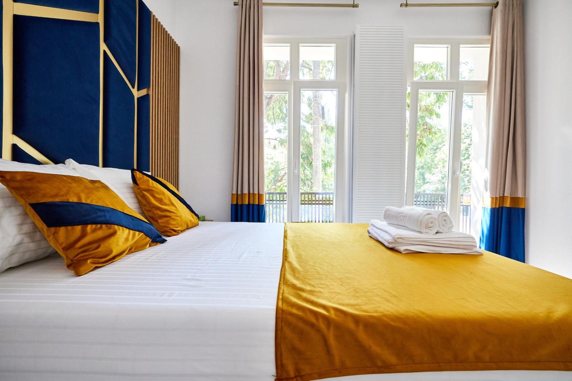 Carol Park View Hotel Bukarest Eksteriør billede